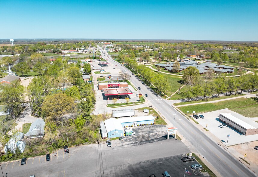 More Photos Of 329 N Jefferson St, Saint James Freestanding For Sale