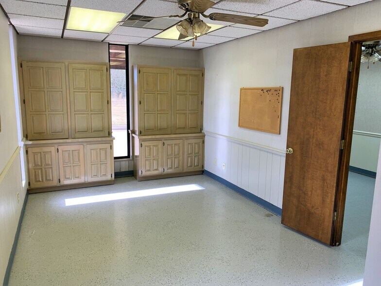 More Photos Of 6887 State Highway 31 E, Murchison Warehouse For Sale