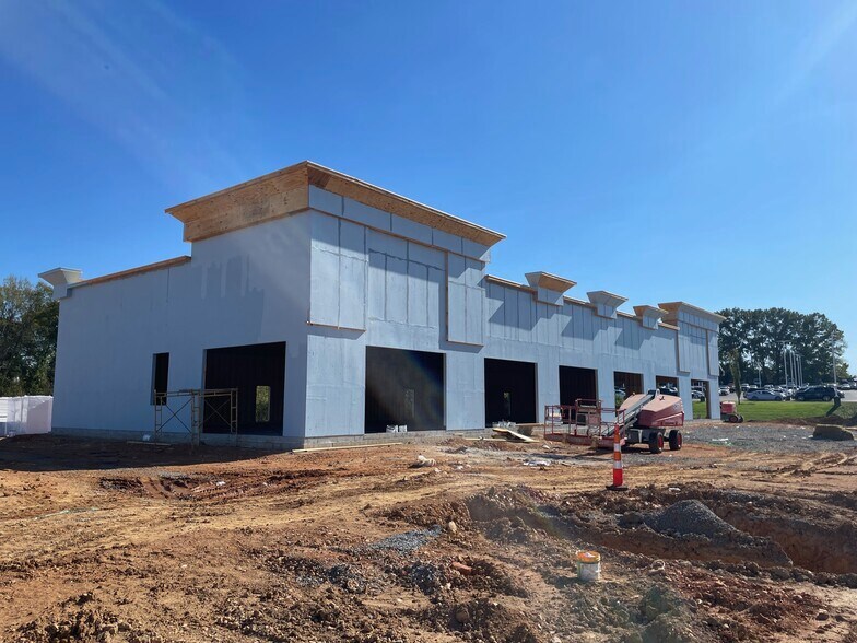 More Photos Of 2585 Old Russellville Pike, Clarksville General Retail For Lease