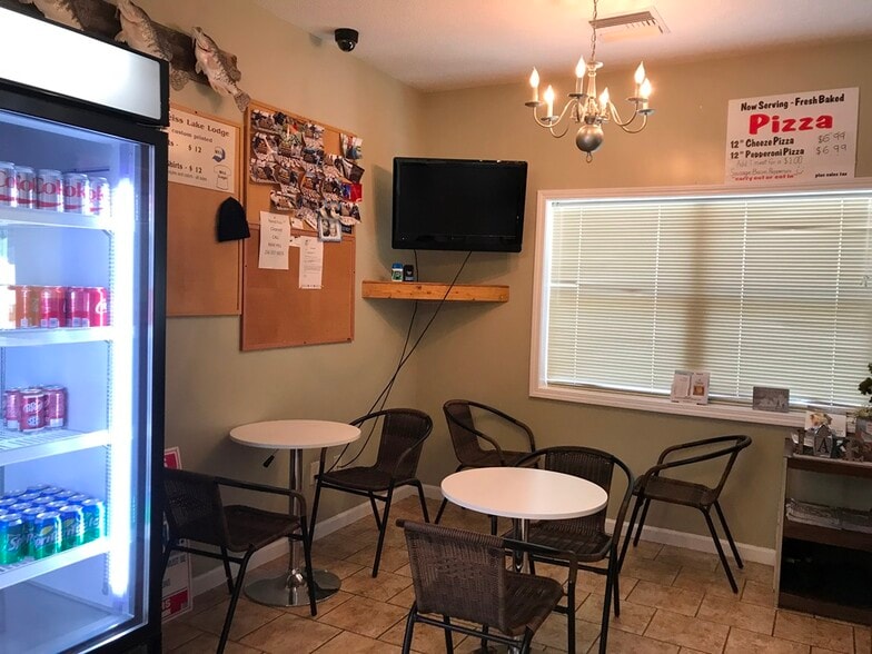 More Photos Of 998 Cedar Bluff Rd, Centre Hotel For Sale