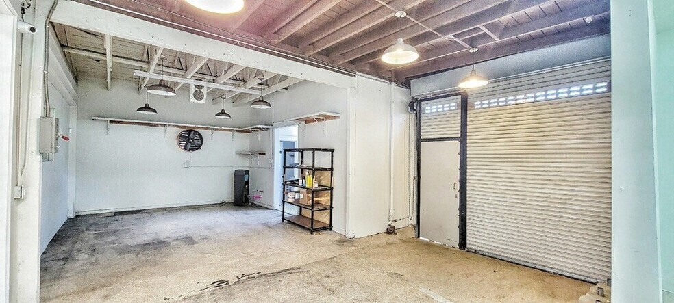 More Photos Of 2438 E 55th St, Los Angeles Service For Lease
