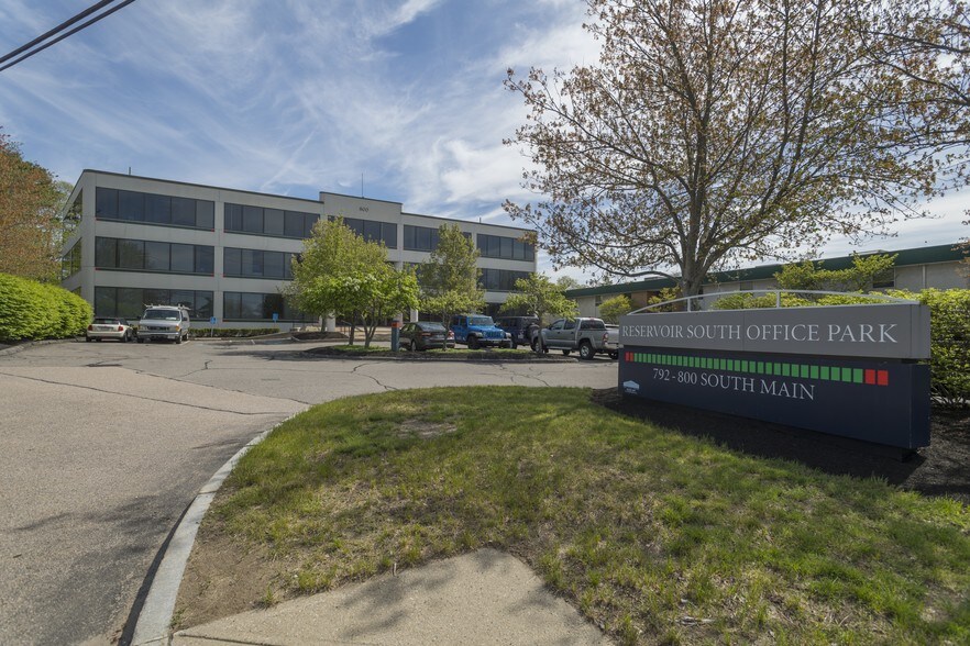 More Photos Of 792 S Main St, Mansfield Office For Lease