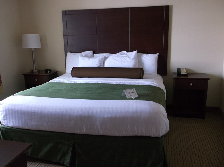 More Photos Of 1515 Planeview Dr, Oshkosh Hotel For Sale