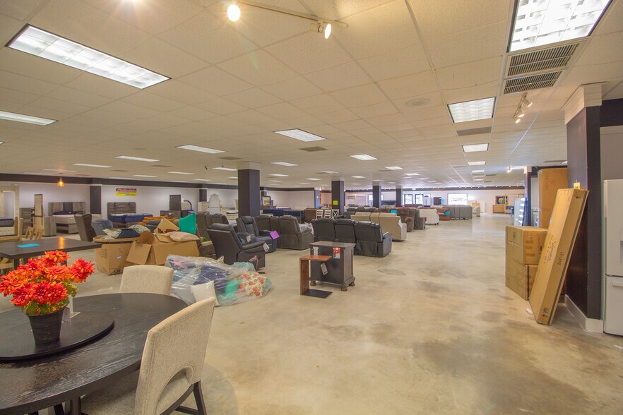 More Photos Of 17 Hickory St, Arcadia Storefront Retail Office For Sale