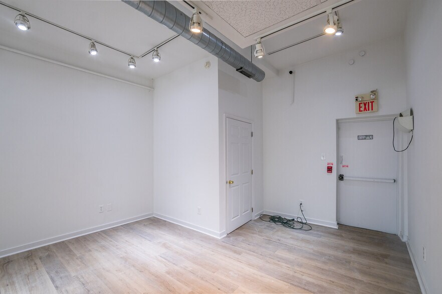 More Photos Of 958 N 2nd St, Philadelphia Storefront Retail Residential For Lease