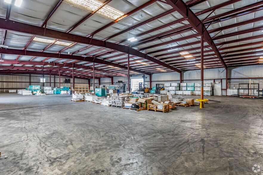 More Photos Of 4500 Carmichael Ave, Sarasota Warehouse For Sale