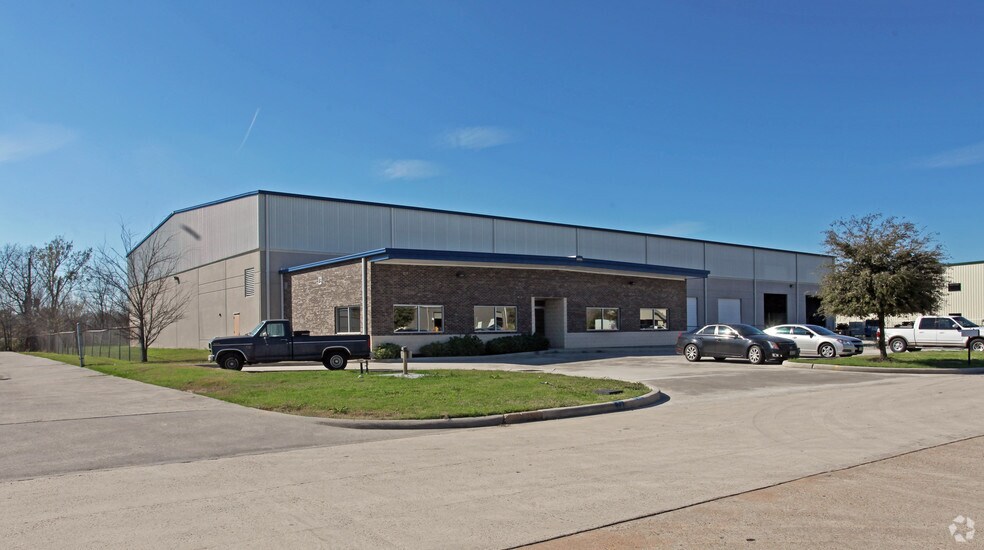 More Photos Of 14341 Interdrive W, Houston Warehouse For Sale
