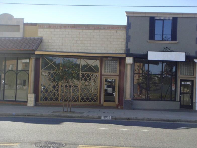 Primary Photo Of SE Block Of Balboa Blvd & Saticoy St, Van Nuys Storefront For Lease