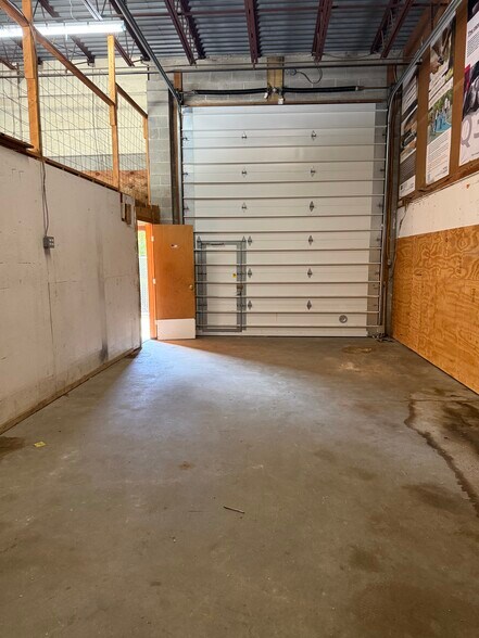 More Photos Of 1808 Karakung Dr, Ardmore Warehouse For Sale