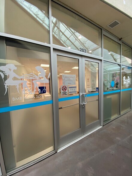 More Photos Of 450 S Western Ave, Los Angeles Freestanding For Lease