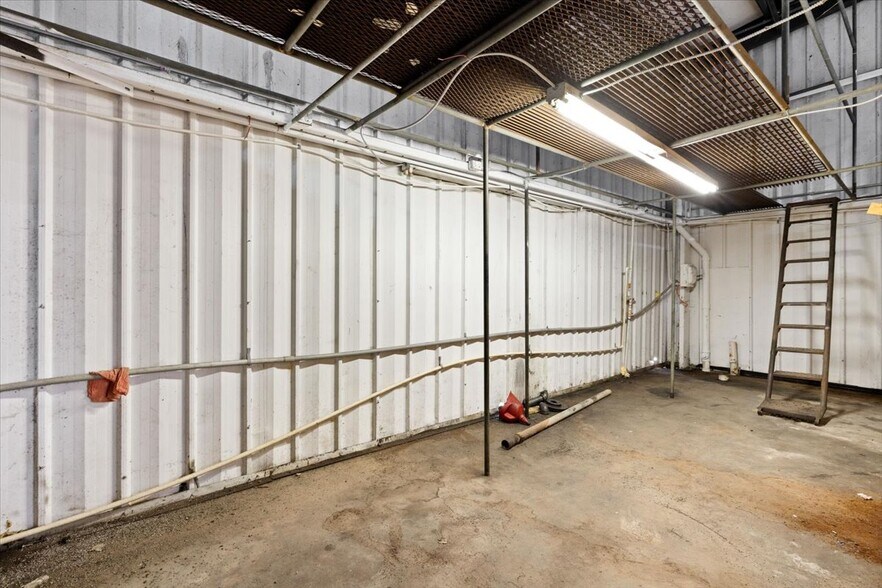 More Photos Of 13605-13609 State Highway 75, Remlap Service For Sale