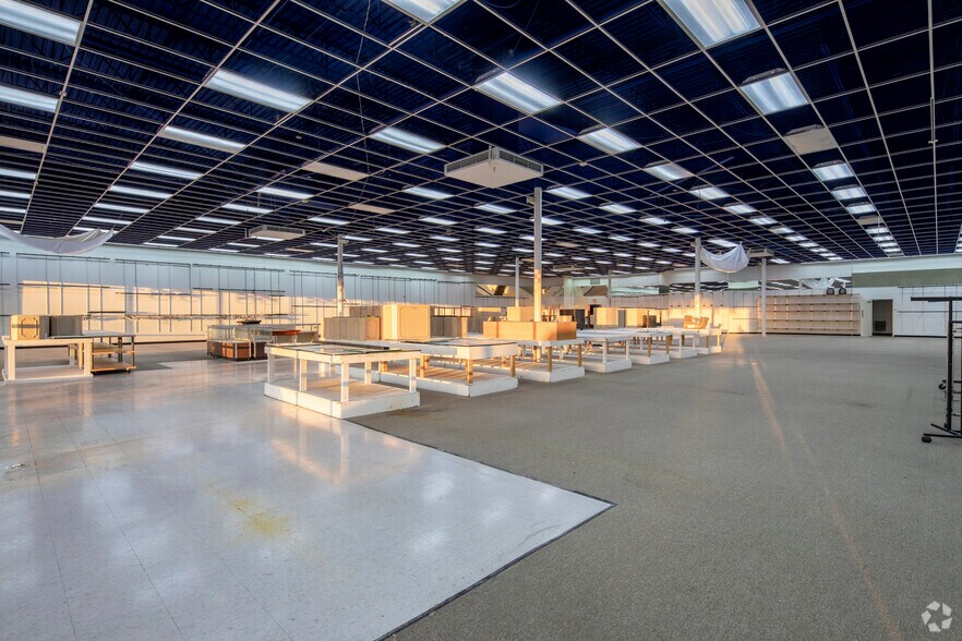 More Photos Of 3705-3789 Eastern Blvd, Montgomery Unknown For Lease