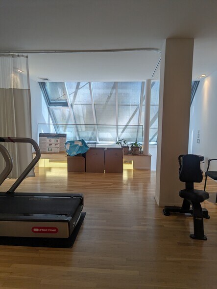 More Photos Of 150 W 58th St, New York Apartments For Lease