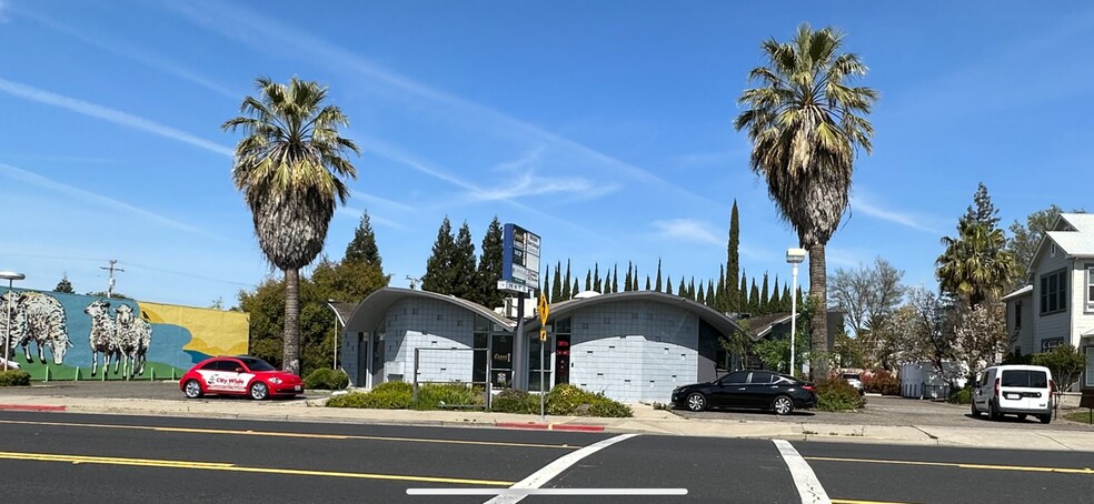 More Photos Of 316 W F St, Oakdale Storefront Retail Office For Sale