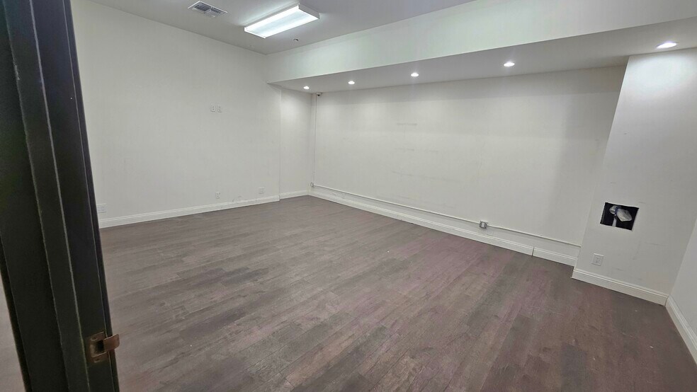More Photos Of 465 E 32nd St, Los Angeles Warehouse For Sale