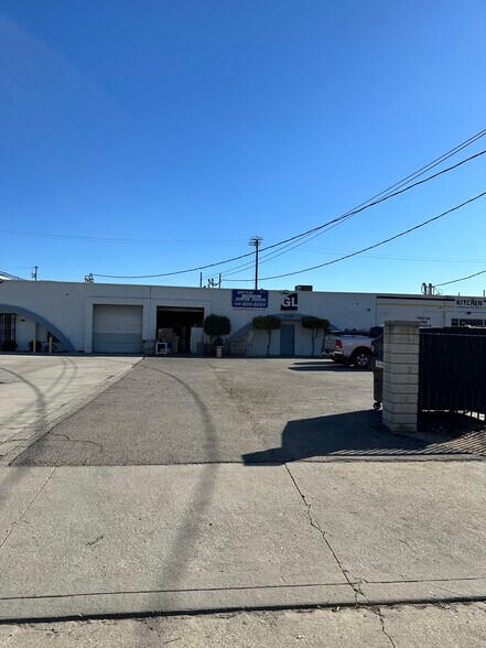 More Photos Of 9036 Owensmouth Ave, Canoga Park Manufacturing For Lease