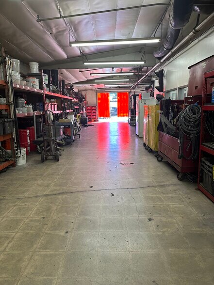 More Photos Of 5539 Riverton Ave, North Hollywood Manufacturing For Lease