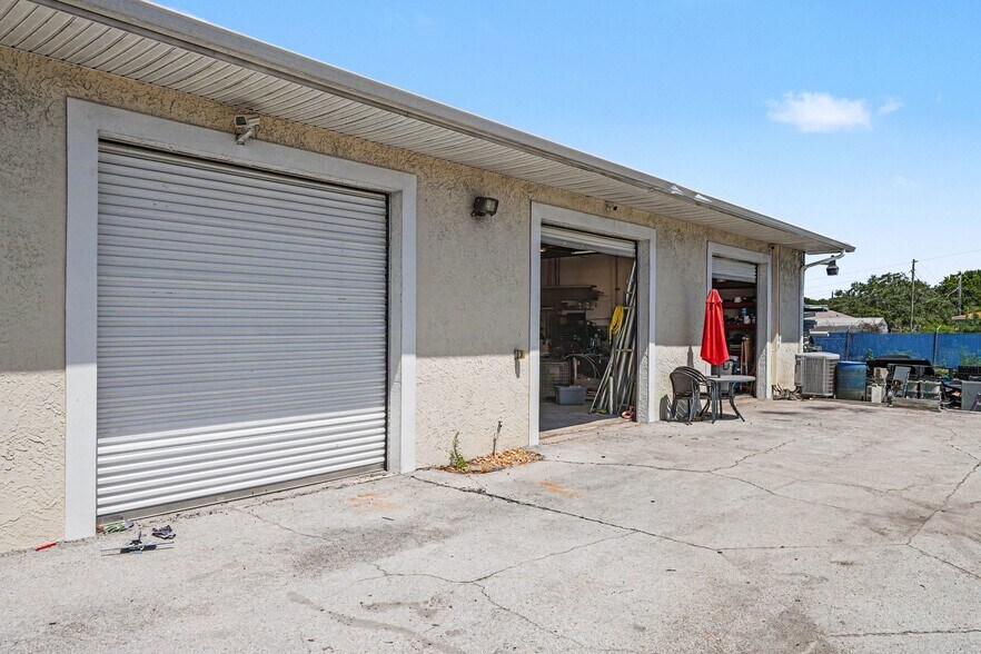 More Photos Of 2010-2012 Aurora Rd, Melbourne Service For Lease