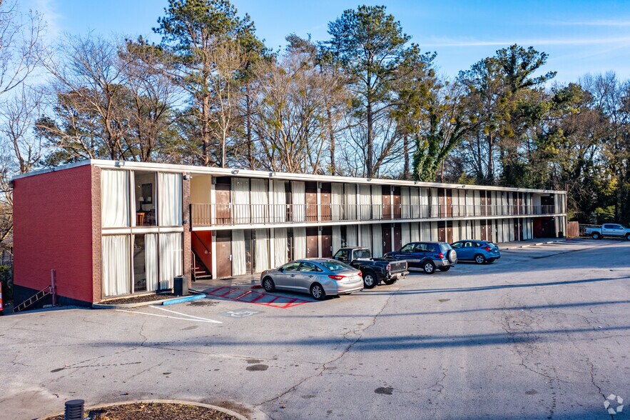 Primary Photo Of 1865 Cheshire Bridge Rd NE, Atlanta Hotel For Sale