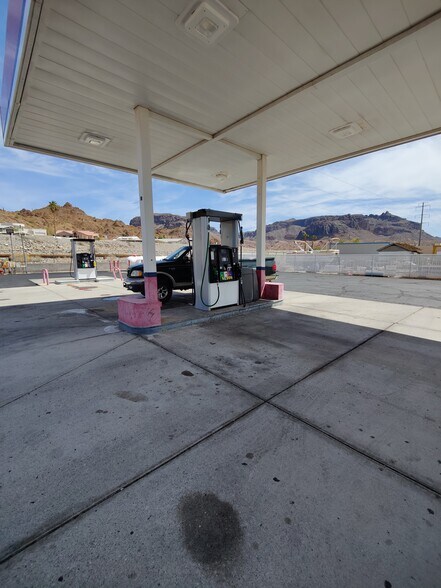 More Photos Of 3303 N Highway 95, Parker Service Station For Sale