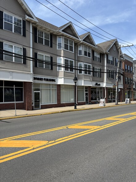 More Photos Of 464 Main St, Port Jefferson General Retail For Lease