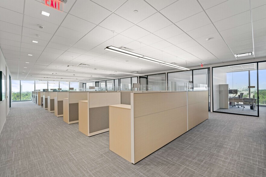 More Photos Of 8020 Katy Fwy, Houston Office For Lease