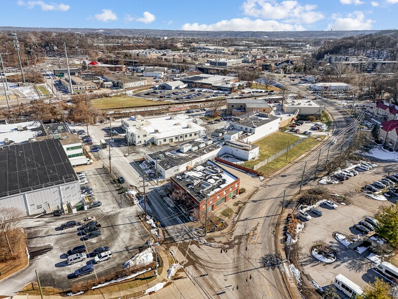 More Photos Of 3925-3927 Brotherton Rd, Cincinnati Office For Sale