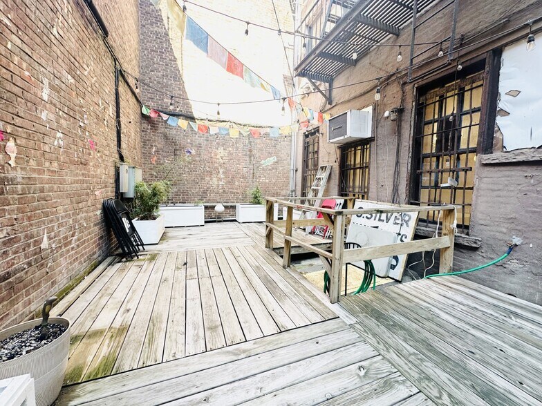 More Photos Of 125 Stanton St, New York Apartments For Lease