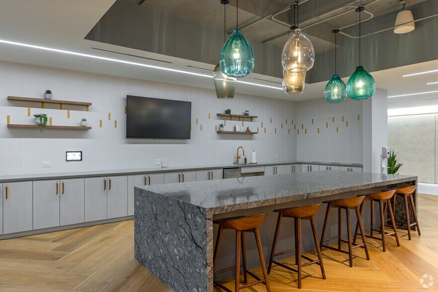 More Photos Of 801 Cherry St, Fort Worth Office For Lease