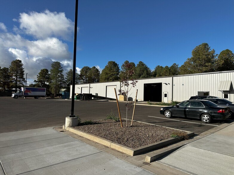 More Photos Of 5585 Dark Sky Drive, Flagstaff Warehouse For Lease