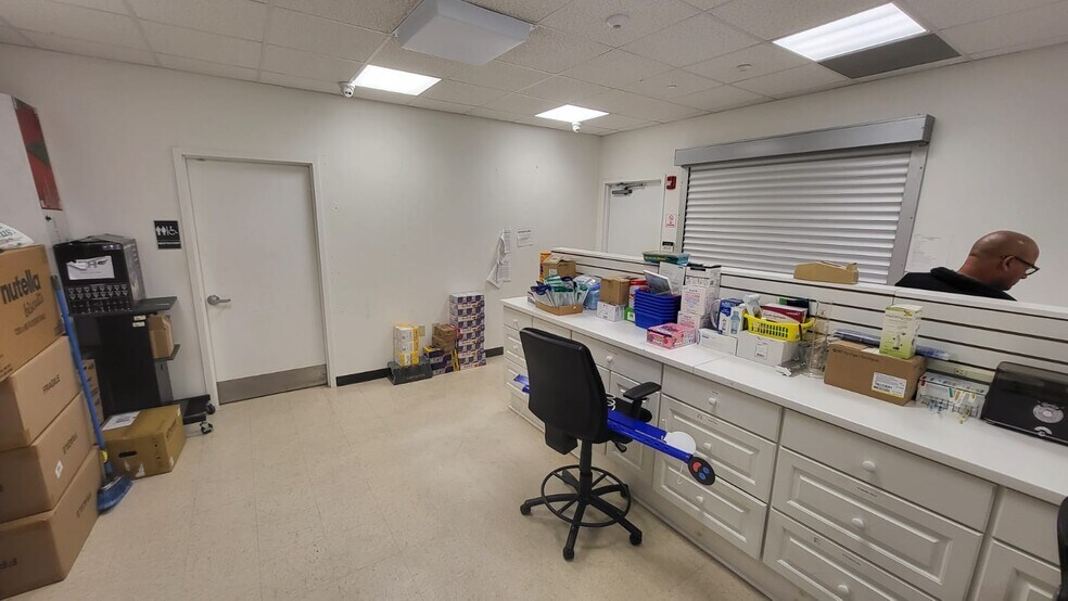 More Photos Of 838 E Grand St, Elizabeth Supermarket For Lease
