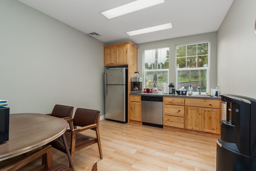 More Photos Of 2210 NE 22nd, Lincoln City Office For Sale