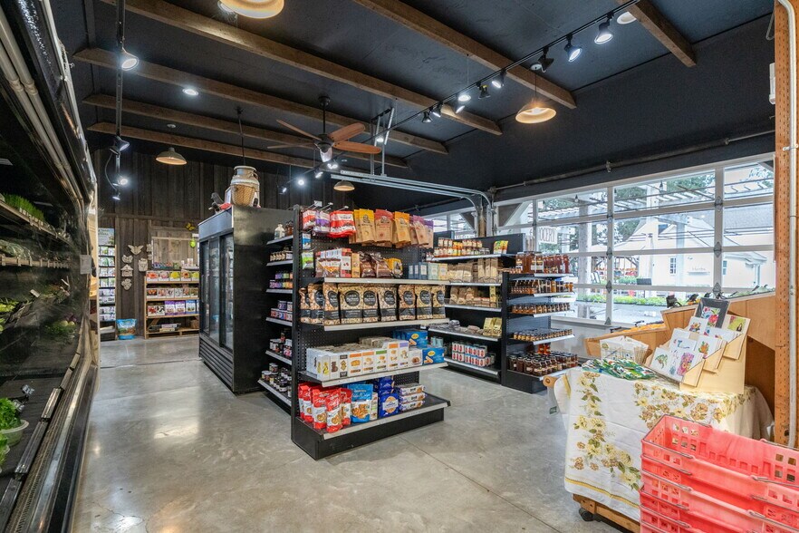 More Photos Of 1355 N Barlow St, Cornelius Winery Vineyard For Sale