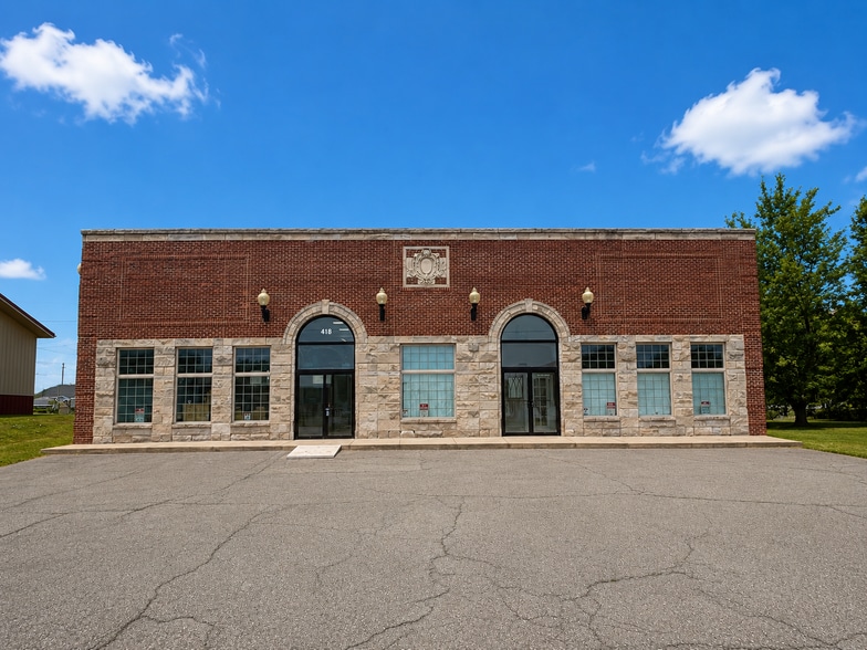 Primary Photo Of 418 E 3rd St, Marion Drugstore For Sale