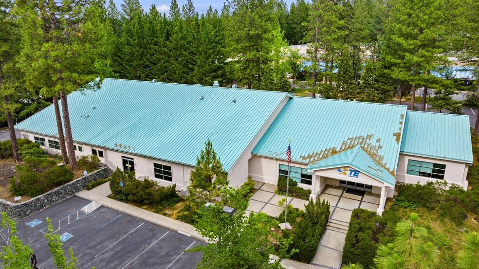 Primary Photo Of 424 Crown Point Cir, Grass Valley Manufacturing For Sale