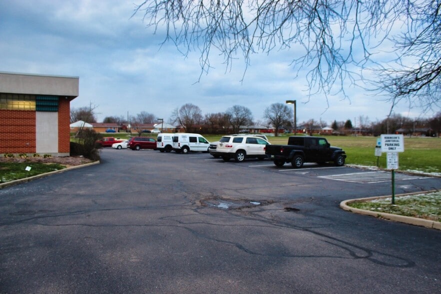 More Photos Of 651 E Main St, Dayton Office For Sale