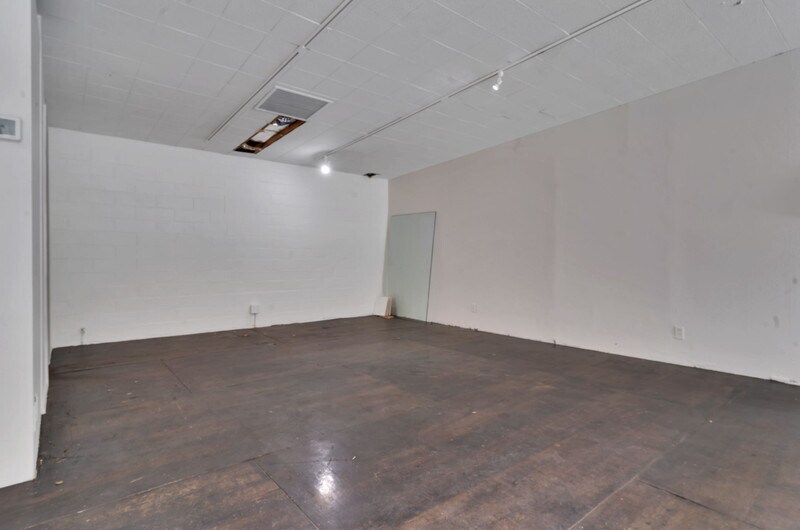More Photos Of 462 S Palm Canyon Dr, Palm Springs Storefront Retail Office For Lease