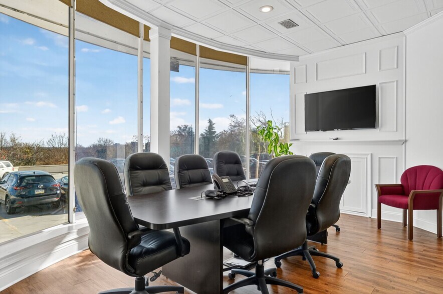 More Photos Of 1011-1121 Arlington Blvd, Arlington Apartments For Lease