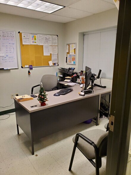 More Photos Of 2612 Kersten Ct, Kalamazoo Warehouse For Lease