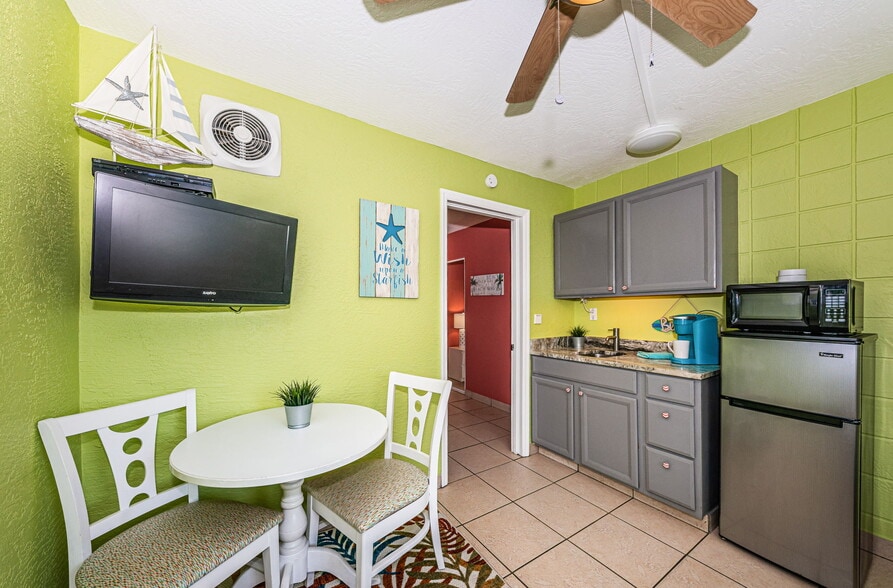 More Photos Of 12100 Gulf Blvd, Treasure Island Hotel For Sale