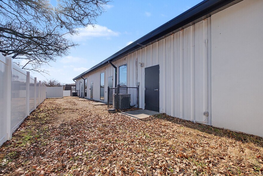 More Photos Of 207 Iris Dr, Hendersonville Daycare Center For Sale