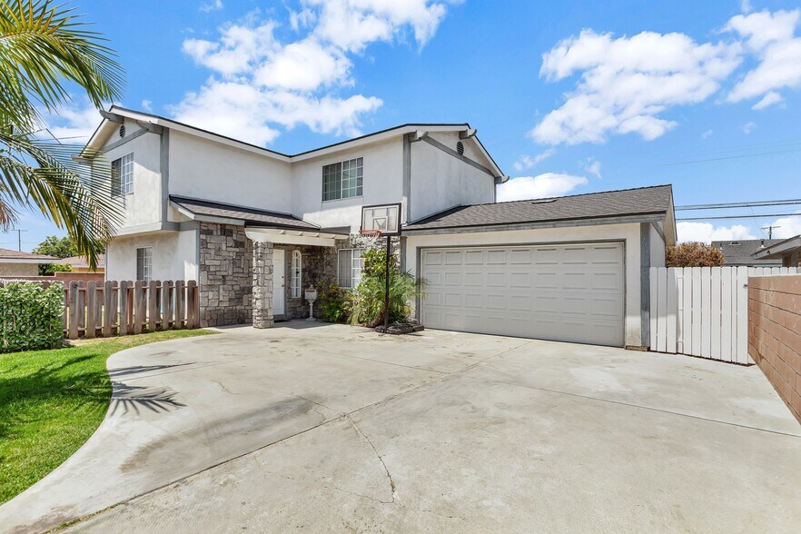 More Photos Of 12731 Barlin Ave, Downey Apartments For Sale