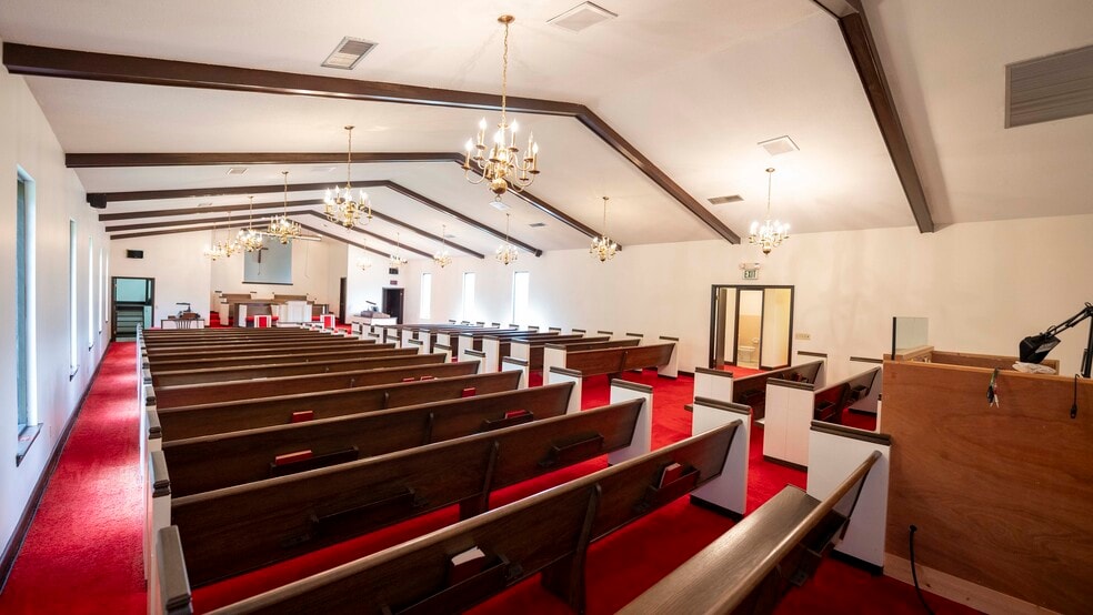 More Photos Of 123 N 5th St, Cochran Religious Facility For Sale