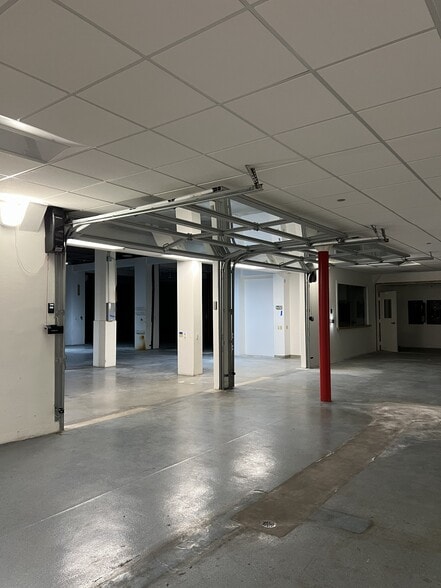 More Photos Of 3501 W Garry Ave, Santa Ana Warehouse For Lease