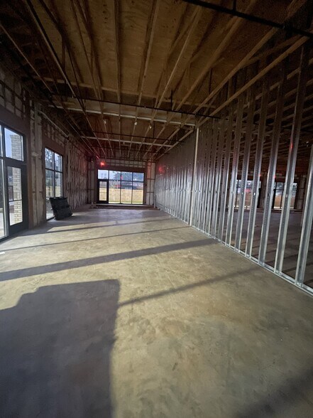 Primary Photo Of 3021 Stelfox - Unit D1 st, Charlotte General Retail For Lease