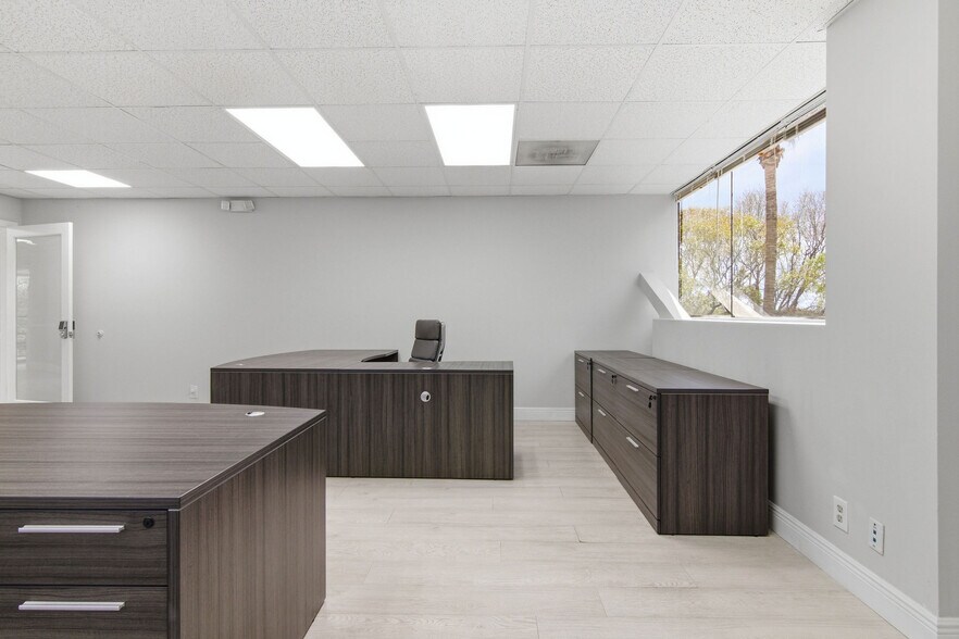 More Photos Of 1640 W Oakland Park Blvd, Fort Lauderdale Office For Sale