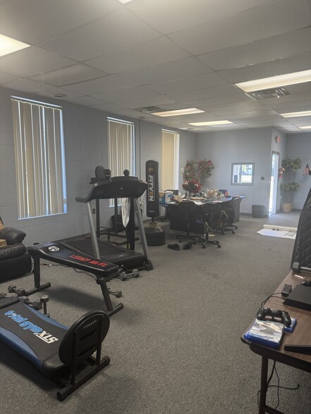 More Photos Of 34401 Commerce Rd, Fraser Warehouse For Lease