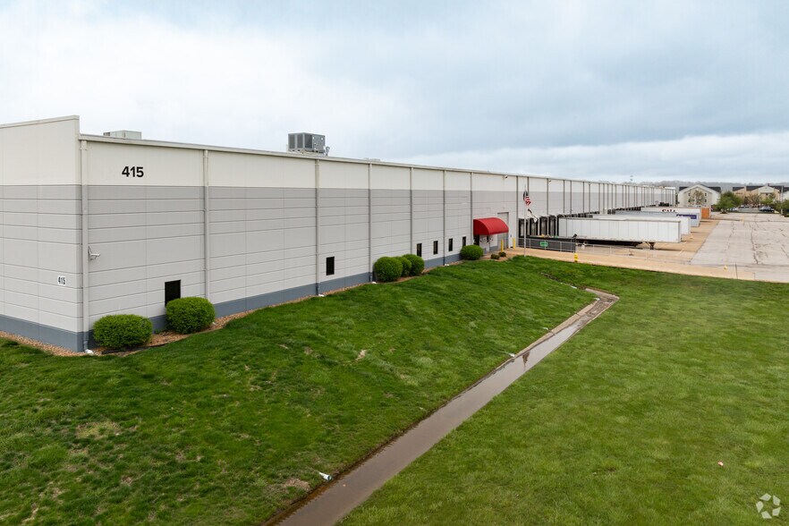 More Photos Of 415 Axminister Dr, Fenton Warehouse For Lease