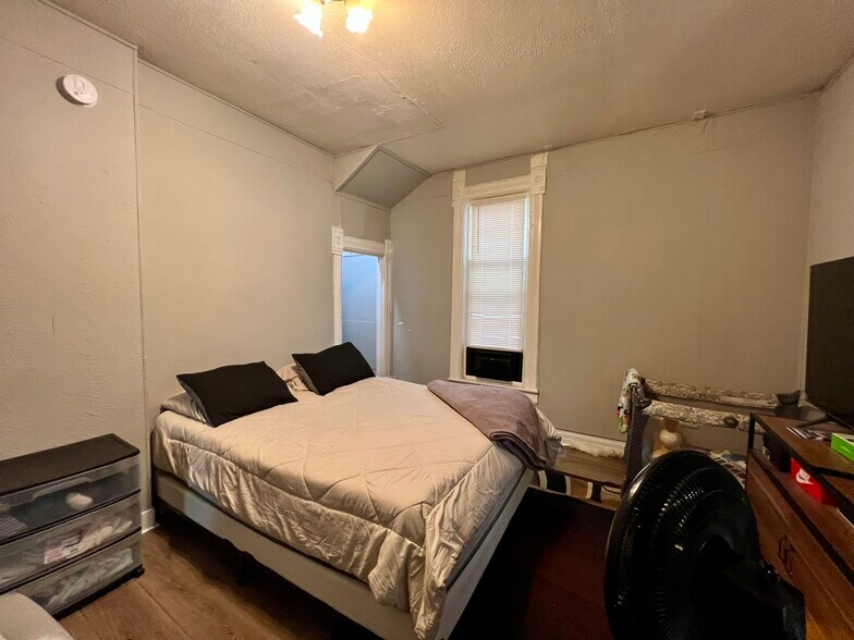 More Photos Of 2502 Pine Ave, Mattoon Apartments For Sale