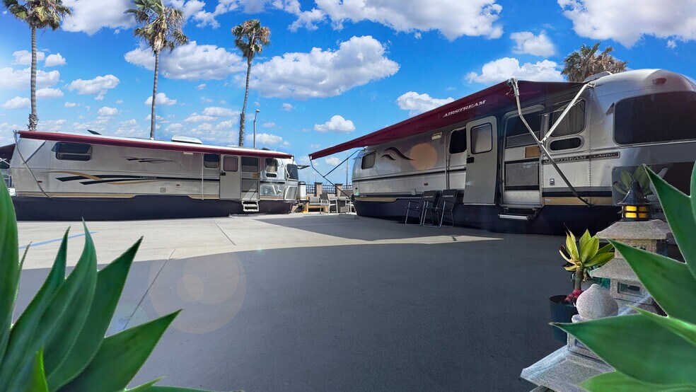 More Photos Of 302 Oceanside Blvd, Oceanside Service For Lease